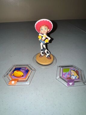Disney infinity figurine Jessie 1.0 Stitch and Alice blaster power pack